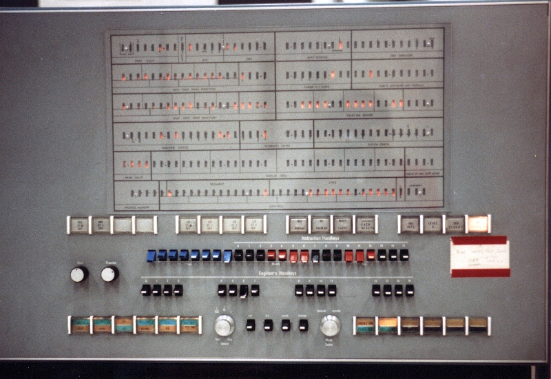 MU5 Console Close Up.jpg